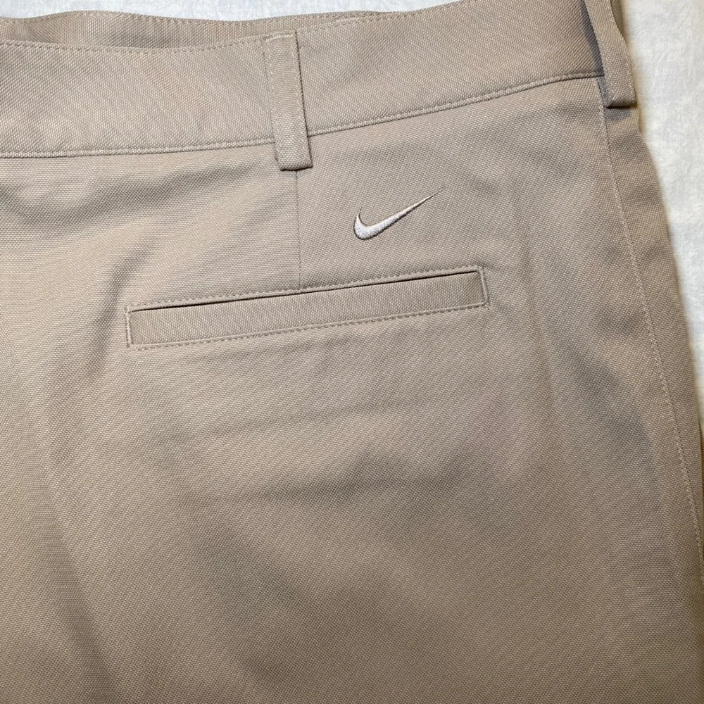 Nike Golf Dri-FIT Performance Golf Shorts Men's 38‎ Beige Khaki Flat Front